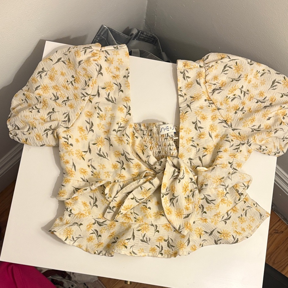 VICI FLORAL TIE CROP TOP BLOUSE